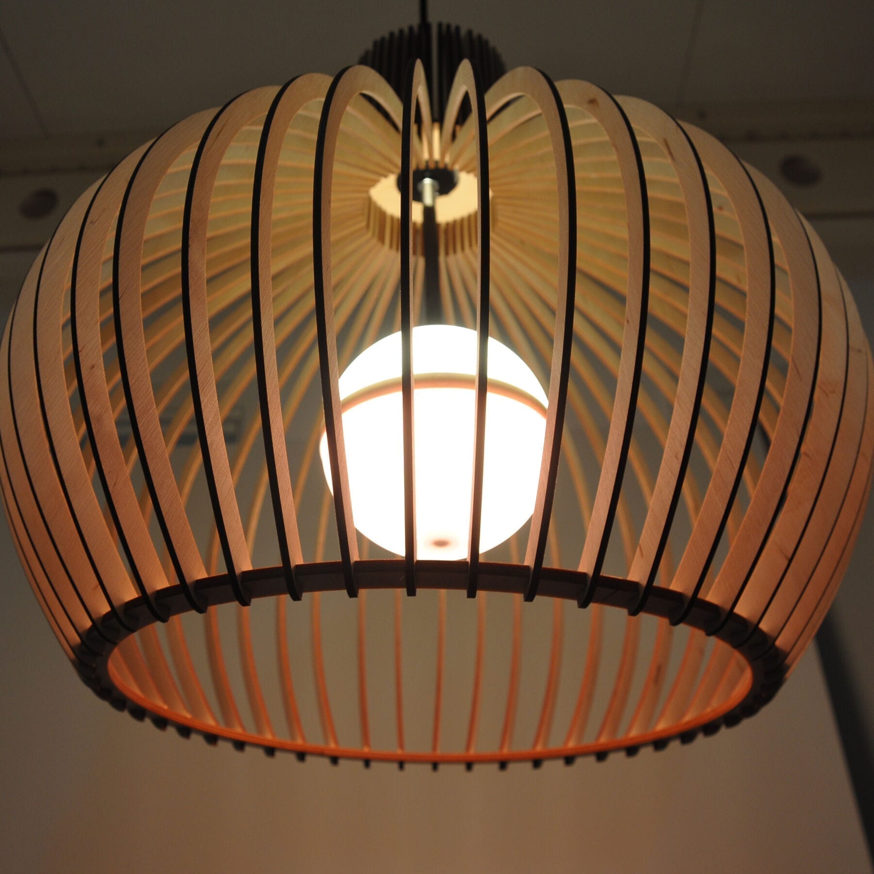 pastel Stoel Gevoelig voor Druppel houten lamp • Dydell (NL)