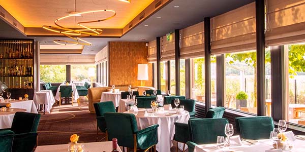 Eettafel verlichting van DYDELL in restaurant De Bokkedoorns in Overveen