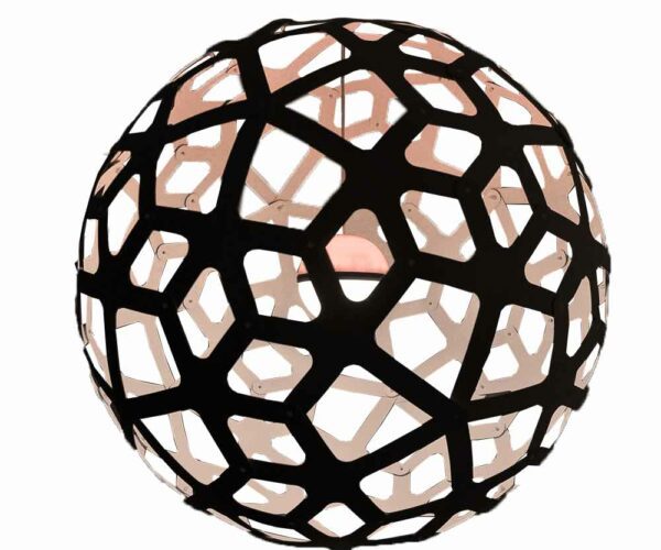 exclusieve_verlichting De exclusieve LED lichtbol van DYDELL in armatuur met gaten van verschillende grootte.